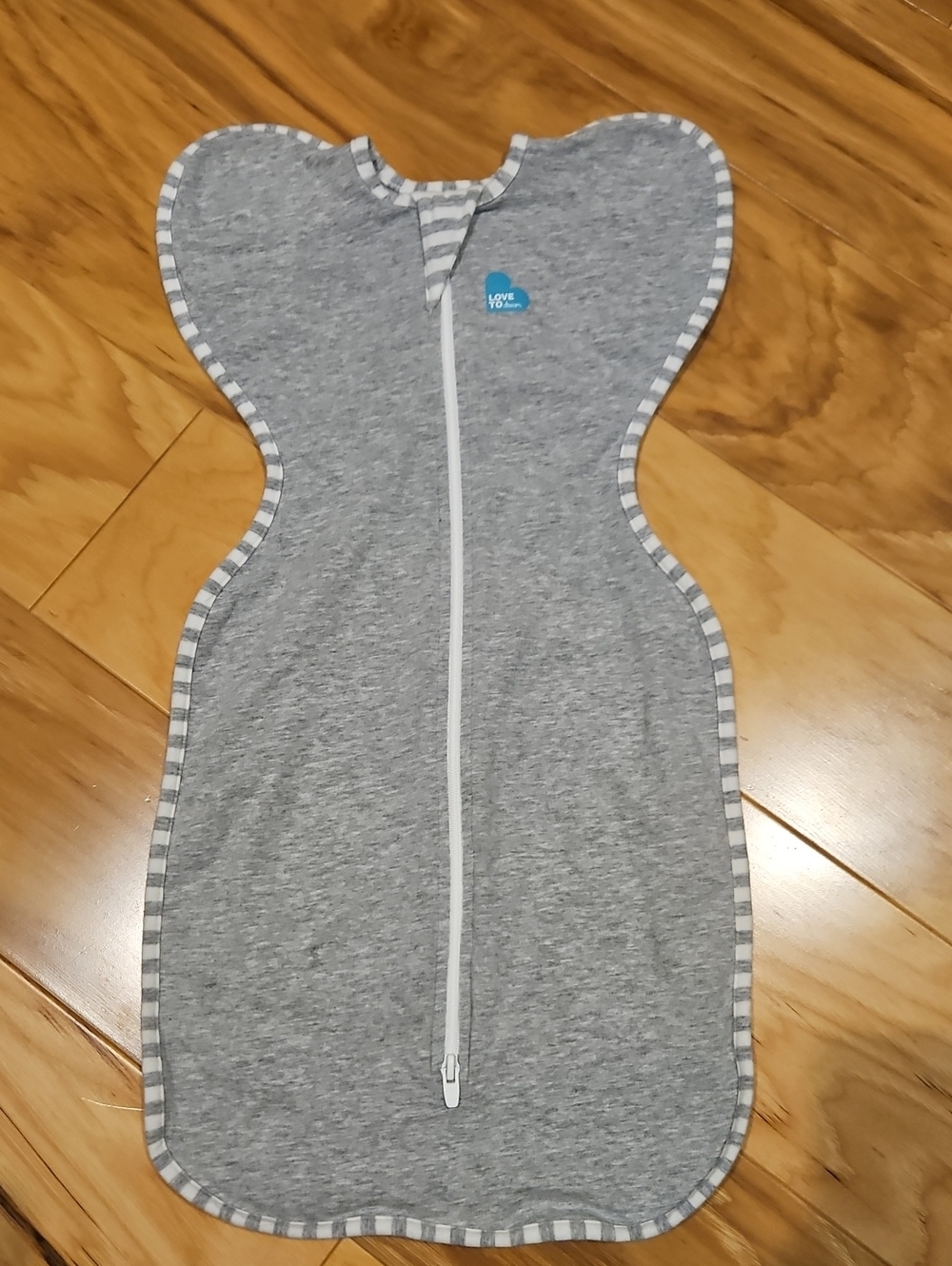 Love To Dream Swaddle Up Newborn Sleep Sack Zip Gray White Unisex 5-8.5 lbs
